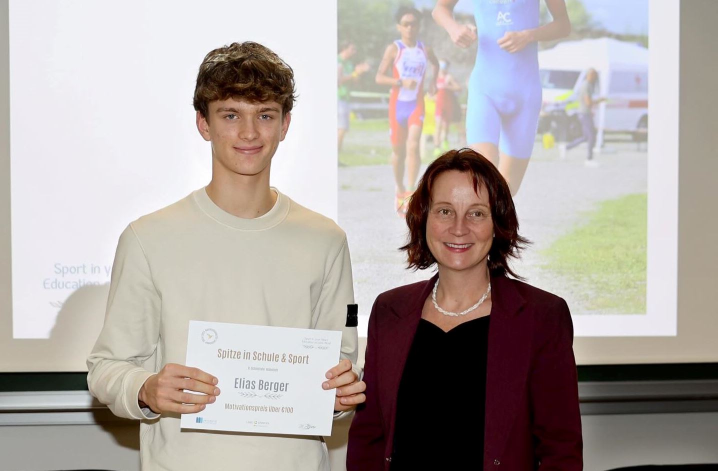 Spitzenleistungen in Schule und Sport: Elias Berger ausgezeichnet 🏊‍♀️🏃‍♂️🚴‍♂️